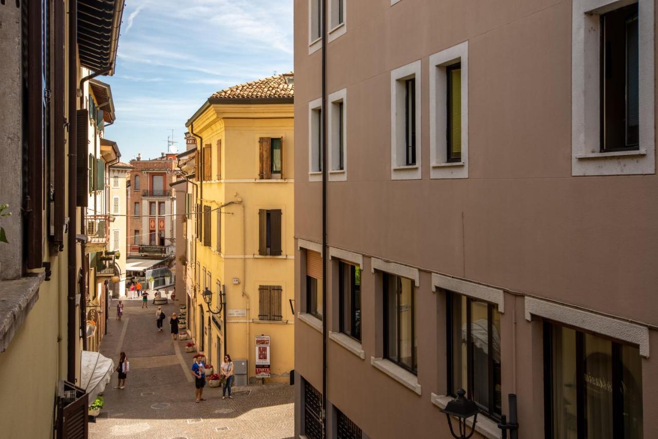 Steps From The Lake - Charme In The Inner City Desenzano del Garda Buitenkant foto